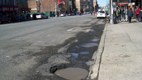 El Barrio sufre de baches a lo largo de la Tercera y Segunda Avenida.