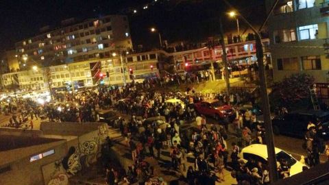 El sismo hizo que las calles chilenas se llenaran de ciudadanos que buscaban proteger su vida.