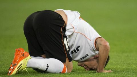 El jugador del Valencia Juan Bernat se lamenta