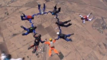 El equipo de paracaidistas The World Team continuarán en la competición en las instalaciones de Skydive Arizona a pesar del incidente.