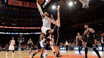 Carmelo Anthony (3-d) sigue siendo el referente ofensivo de los Knicks.