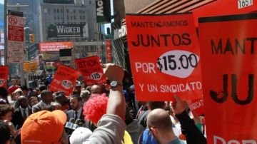 Los empleados que protestaron exigieron un aumento salarial de $15.