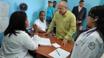 El ministro de Salud Pública, Freddy Hidalgo Núñez, visitó uno de los hospitales de la región sur que atiende a pacientes con el virus Chikungunya.