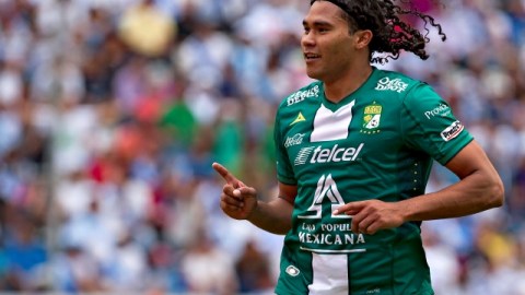 Carlos 'Gullit' Peña estará comandando hoy la mediacancha del León que en su estadio recibe la visita del Querétaro.