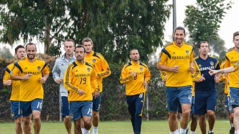 El Galaxy  trabaja en su condición física para llegar en buena forma al  duelo contra  Chivas USA.