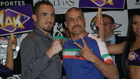El mexicano Marco Antonio Rubio (izq) y el italiano Domenico Spada pronosticaron ganar por nocaut.
