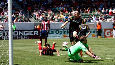 Robbie Keane abrió el marcador al minuto 37 tras una asistencia de Dan Gargan.