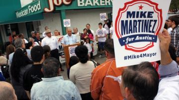 Mike Martinez (44), en su carrera para alcalde de Austin, TX.