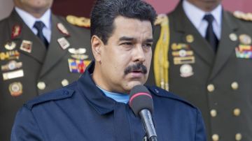 El presidente venezolano Nicolás Maduro  habla tras la reunión con los cancilleres de la Unión de Naciones Suramericanas (Unasur), en el palacio de Miraflores