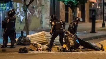 El Gobierno venezolano insiste en que la colocación de barricadas durante las protestas está facilitando la acción de los delincuentes en las urbanizaciones de Caracas.
