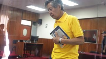 Alberto Fujimori es visto en la audiencia del juicio oral que se le sigue por la compra de la línea editorial de los diarios sensacionalistas durante su gobierno.