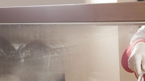 Estudiantes detectaron metal en los filetes de pollo que se sirven en las escuelas de NYC.