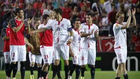 Los jugadores del Sevilla celebran el pase a semifinales de la Europa League