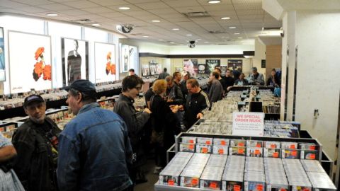 Desde el 1971, J&R Music and Computer World se fue ganando la confianza de residentes y turistas en el bajo Manhattan.