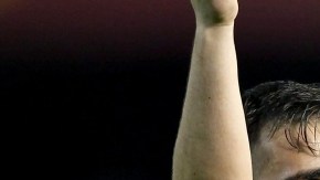 Paco Alcacer, del Valencia,  anotó tres  goles, ayer, al Basilea.