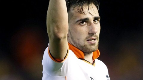 Paco Alcacer, del Valencia,  anotó tres  goles, ayer, al Basilea.