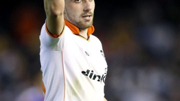 Paco Alcacer, del Valencia,  anotó tres  goles, ayer, al Basilea.