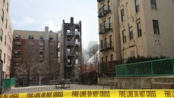 Damnificados por la tragedia en East Harlem se quejan de los lentos y complicados trámites para recuperar lo que perdieron.