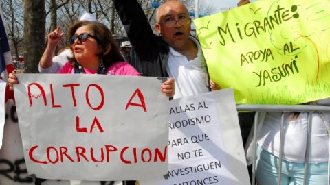 Durante la visita del presidente ecuatoriano Rafael Correa a Nueva York, decenas de sus compatriotas expresaron ayer su rechazo a la política de su gobierno.