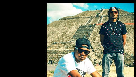 Con la ayuda de la disquera Universal Latino, el grupo pudo consolidar un álbum de 15 canciones.