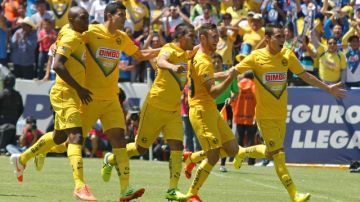 Los jugadores del América celebran el tanto del triunfo 1-0 ante Puebla.