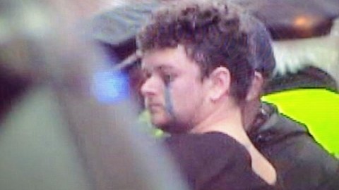 Las autoridades identificaron al sospechoso como Kayvon Edson.