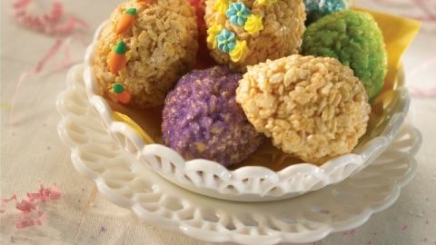 La receta de huevos de Kellogg's   incluye frosting en lata o gel dulce para decorar.