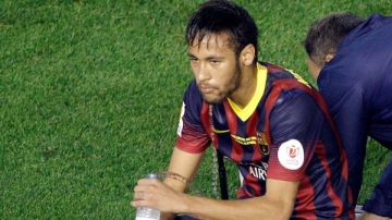 El delantero brasileño del Barcelona, Neymar, sufrió una contusión en el pie izquierdo