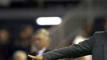 Seguidores del Barcelona exigen la renuncia del técnico Gerardo Martino