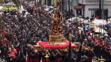 La Procesión del Silencio, en el marco de las celebraciones de Viernes Santo en la ciudad mexicana de Puebla.