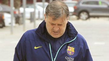 El técnico argentino del Barcelona, Gerardo "Tata" Martino, a su llegada a la rueda de prensa