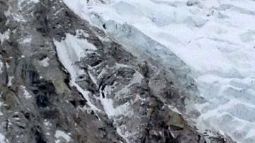 Alud en el Monte Everest donde murieron sepultados 13 sherpas de Nepal.