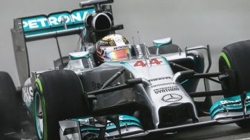 Hamilton nunca dejó pasar a su coequipero Rosberg.
