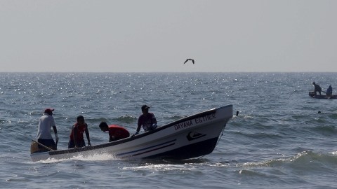 La Armada logró rescatar a 15 personas.