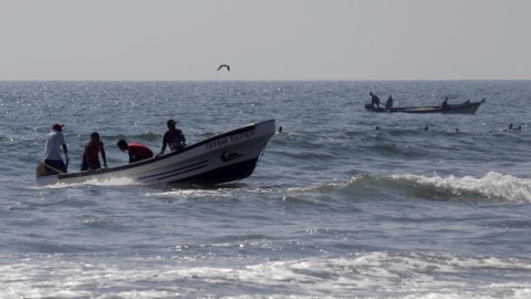 La Armada logró rescatar a 15 personas.
