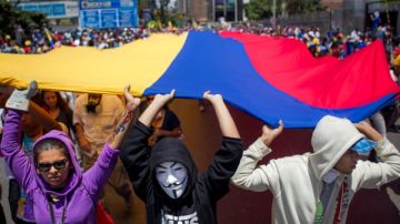 Opositores al gobierno del presidente Nicolás Maduro participan en una manifestación  en el sector de Bello Monte en Caracas.