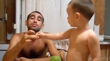 En un segmento del video, se escucha   al niño llorar.