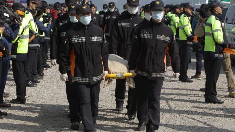 El naufragio ha dejando hasta ahora 175 muertos y 127 desaparecidos.