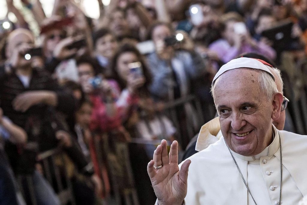 En referencia al papa Francisco, algunos prelados del Vaticano se preguntan: "¿Qué pretende este argentinito?".