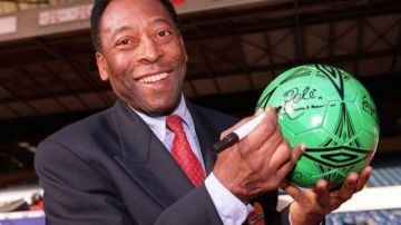 Pelé, el mejor futbolista del mundo en cuanto a logros se refiere.
