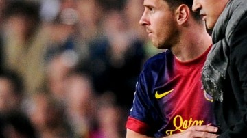 Lionel Messi y Vilanova platican 5 de mayo de 2013.