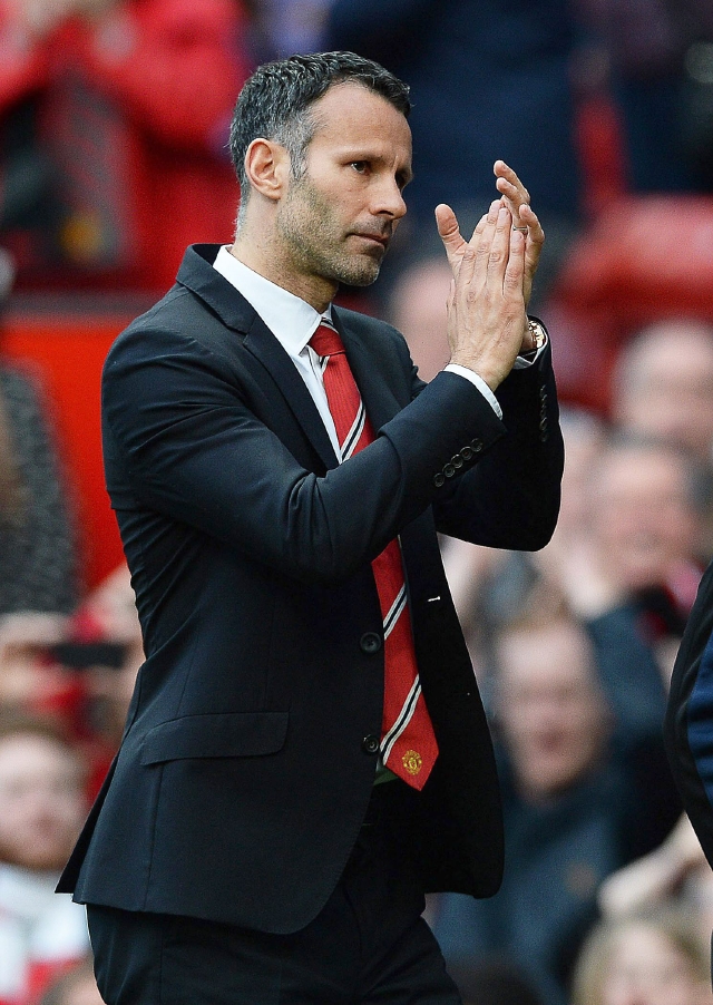 Ryan Giggs se apuntó ayer el primer triunfo como entrenador interino del Manchester United.