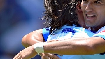 Juagdores del Puebla celebran su triunfo sobre Morelia.