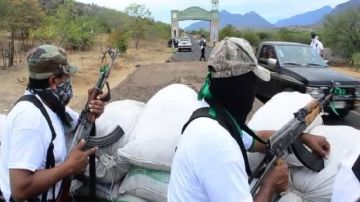 Dirigentes de los grupos de autodefensa de 20 municipios del estado mexicano de Michoacán acordaron con el Gobierno  el inicio del proceso de desmovilización.