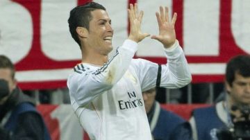 El delantero portugués del Real Madrid, Cristiano Ronaldo, celebra el tercer gol conseguido ante el Bayern Múnich