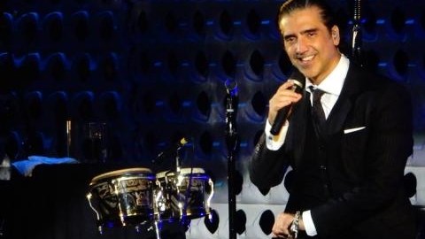 La mayoría de sus canciones estan dedicadas a la mujer.