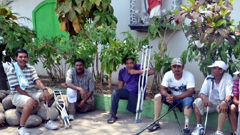 El grupo de 15 hondureños miembros de la Asociación de Migrantes Retornados con Discapacidad (Amiredis) marcharon para pedir que cese en México la violencia contra los indocumentados.