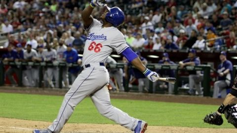 Yasiel Puig prosigue con su tórrida ofensiva y ayer en el priemer juego tuvo 4 de 4 con el madero.