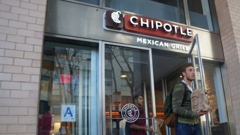 Chipotle planea subir los precios de sus platos a partir de junio.