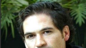 Manuel asegura que Jennifer no se comporta como una celebridad.